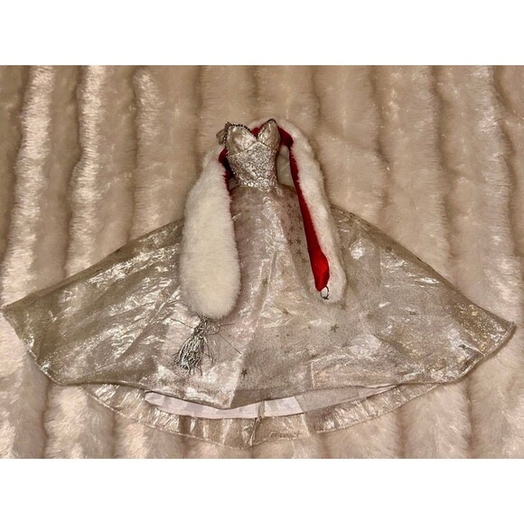 2001 Holiday Celebration Barbie Gown and Fur - Picture 2 of 3